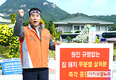 [현장]“돼지 무분별 살처분 즉각 중단하라”...릴레이 1인시위 돌입
