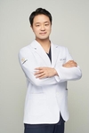 여드름 자국과 불규칙한 피부톤, 레이저 및 스킨부스터 시술 병합 고려