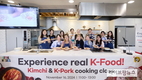 “직접 담근 김치에 한돈 수육까지!”…외국인들, K-푸드 진수에 ‘푹’